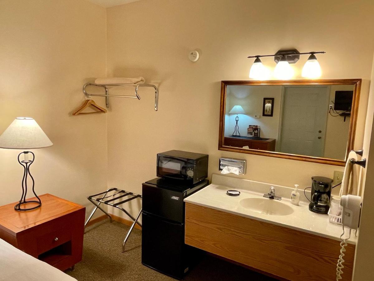 Whitetail Creek Resort Lead Eksteriør billede